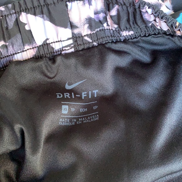 NIKE WOMENS RUNNING SHORTS - Picture 15 of 15